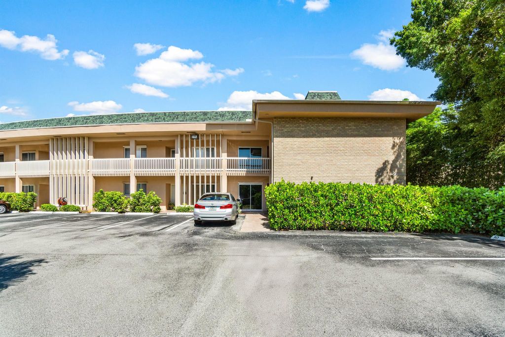 Photo of 11800 Avenue Of P G A #10, Palm Beach Gardens, FL 33418 (MLS # R11006914)