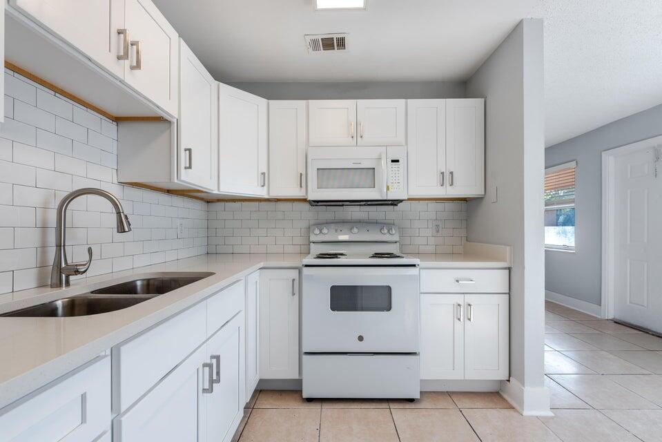 SUTTON MANOR - Residential Lease