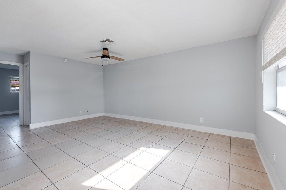 SUTTON MANOR - Residential Lease