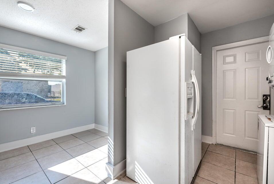 SUTTON MANOR - Residential Lease