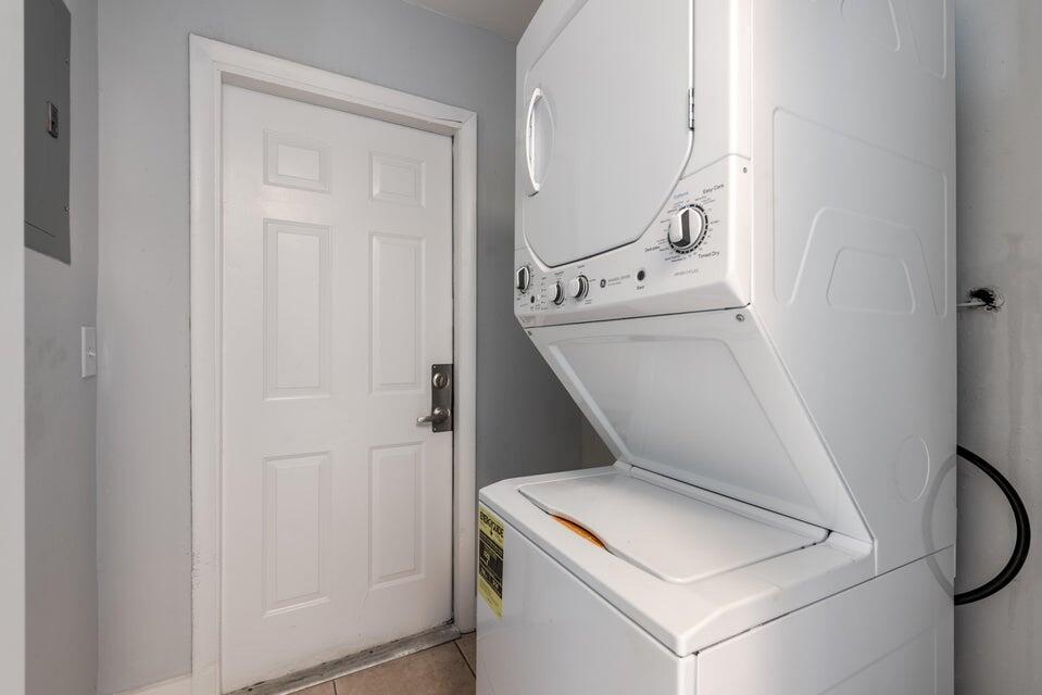 SUTTON MANOR - Residential Lease