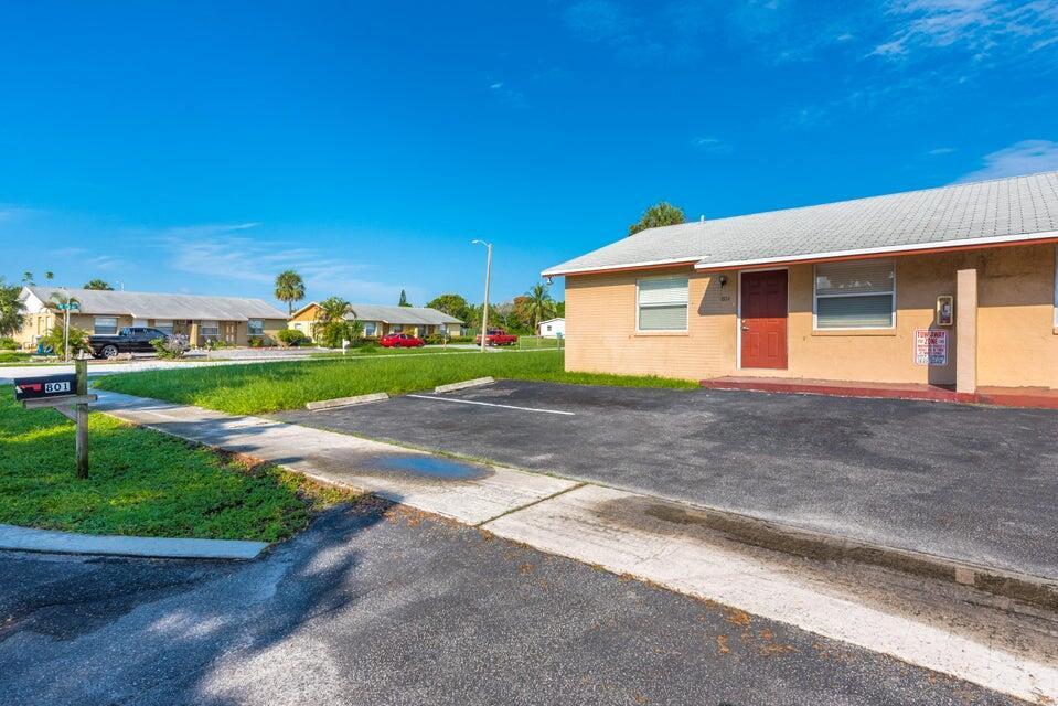 SUTTON MANOR - Residential Lease