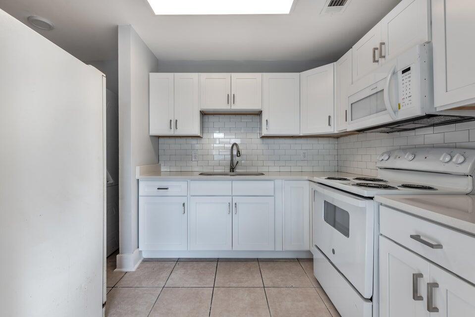 SUTTON MANOR - Residential Lease