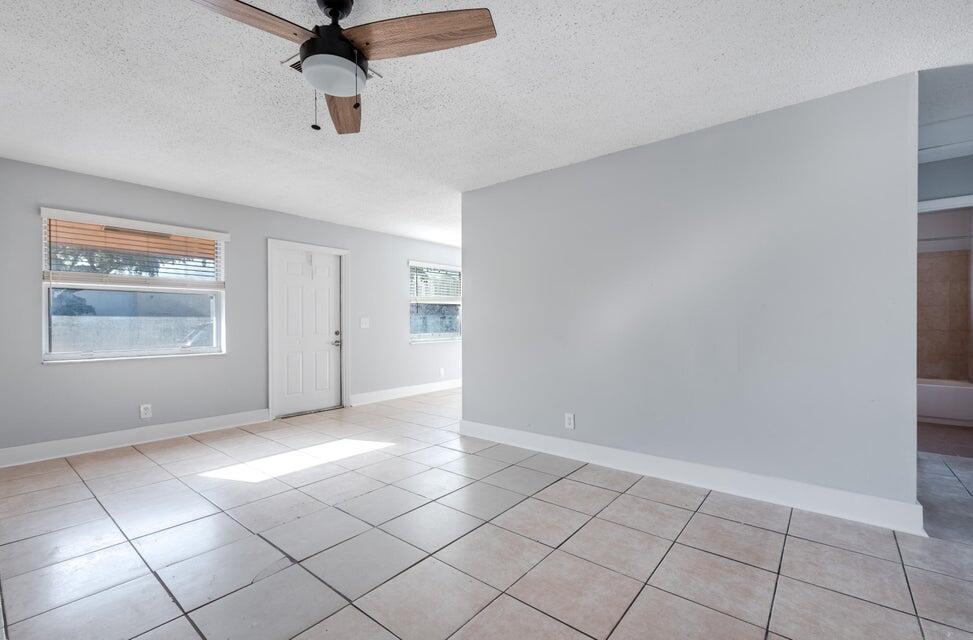 SUTTON MANOR - Residential Lease