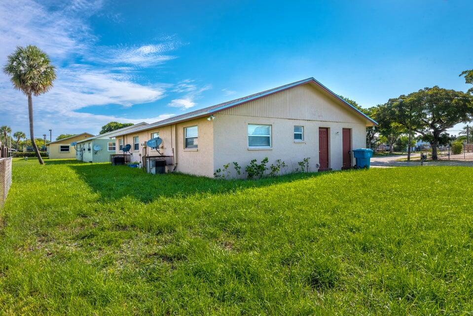 SUTTON MANOR - Residential Lease