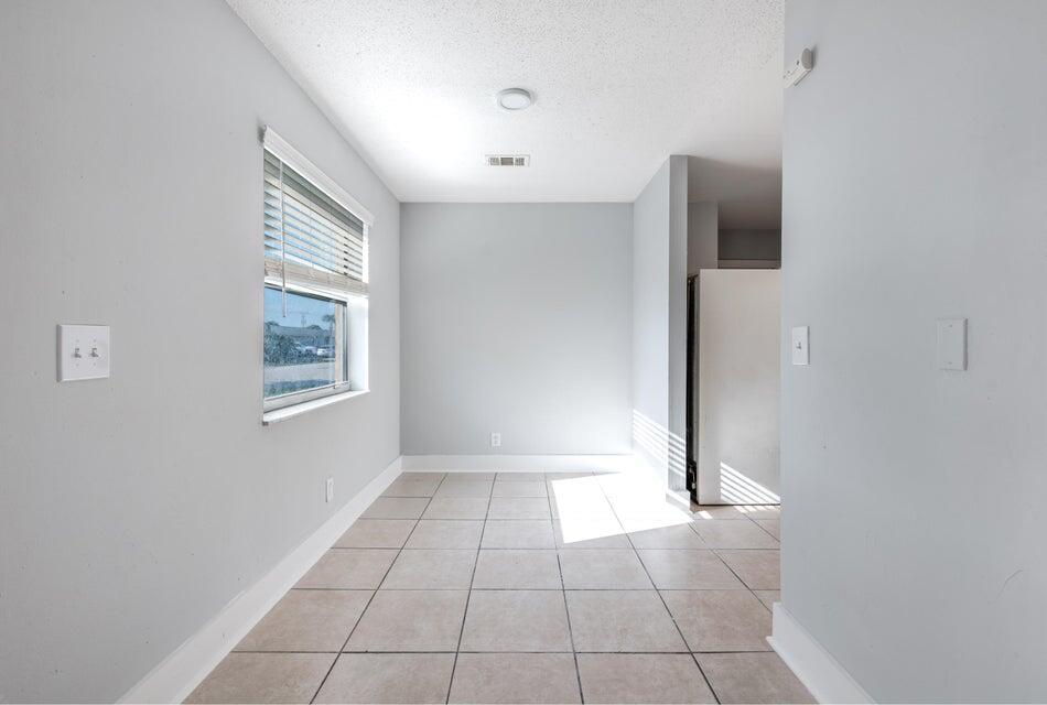 SUTTON MANOR - Residential Lease