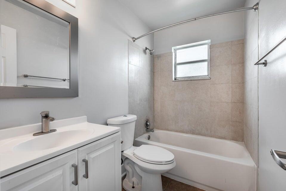 SUTTON MANOR - Residential Lease