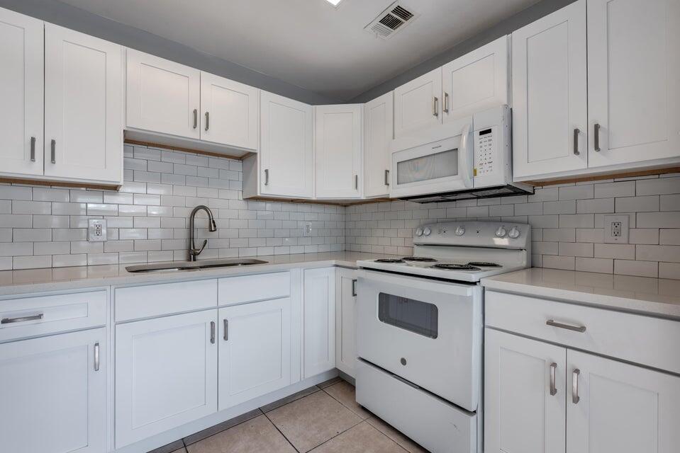 SUTTON MANOR - Residential Lease