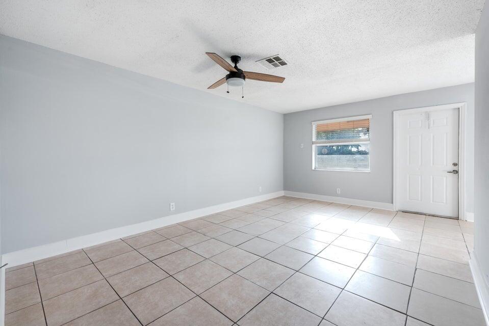 SUTTON MANOR - Residential Lease