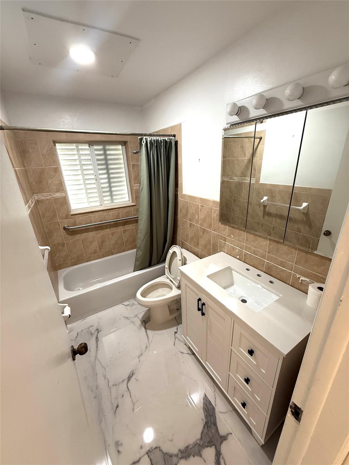 Cypress Point 28-16 B - Residential Lease