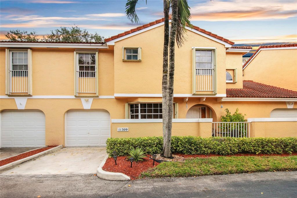 Photo of 11309 Lakeview Drive #5-M, Coral Springs, FL 33071 (MLS # F10418590)