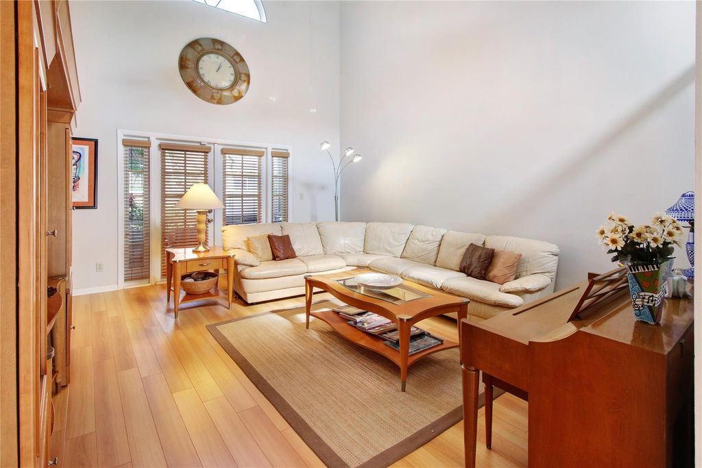 Photo of 11309 Lakeview Drive #5-M, Coral Springs, FL 33071 (MLS # F10418590)