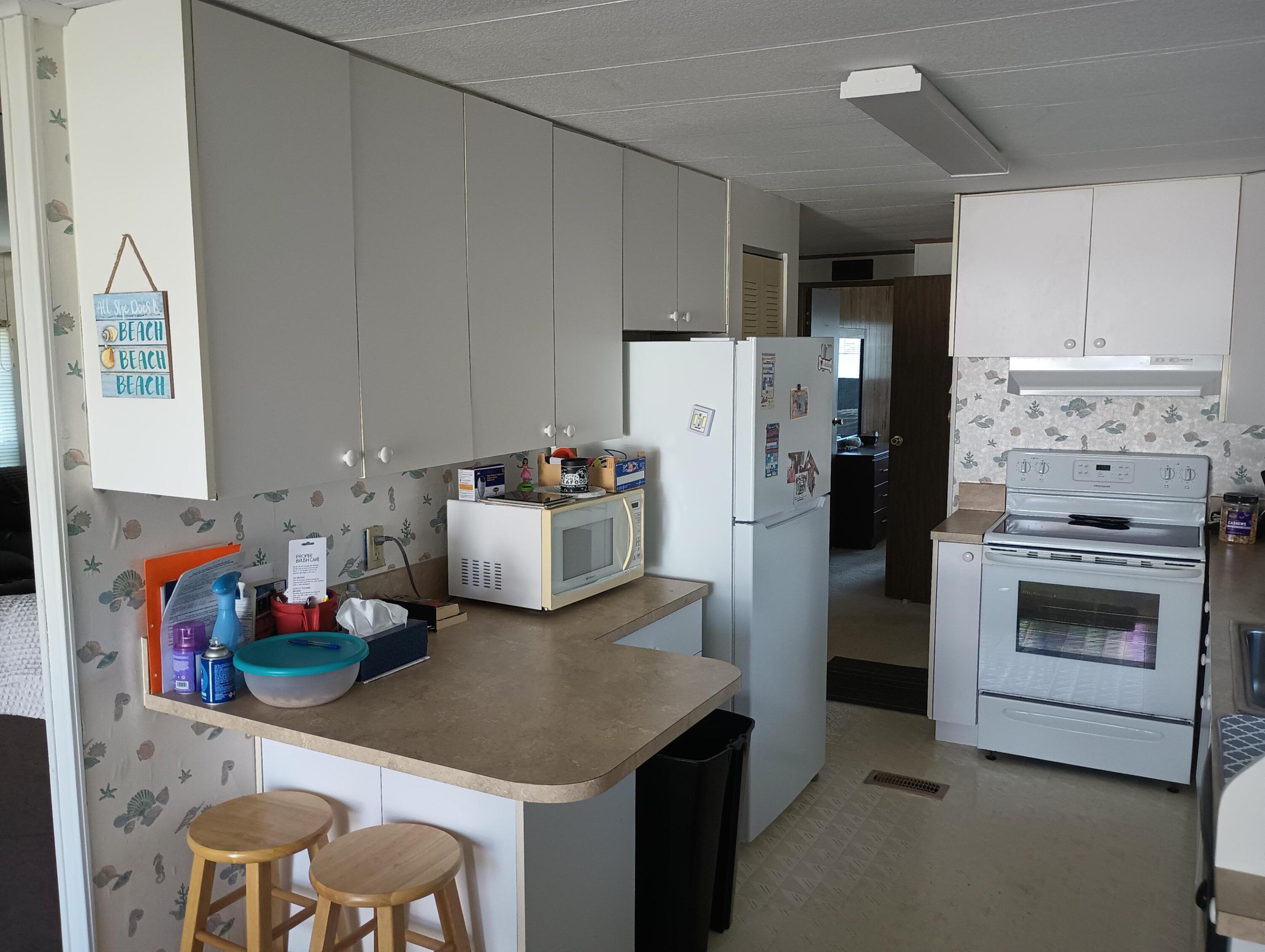 Spanish Lakes Riverfront - Residential