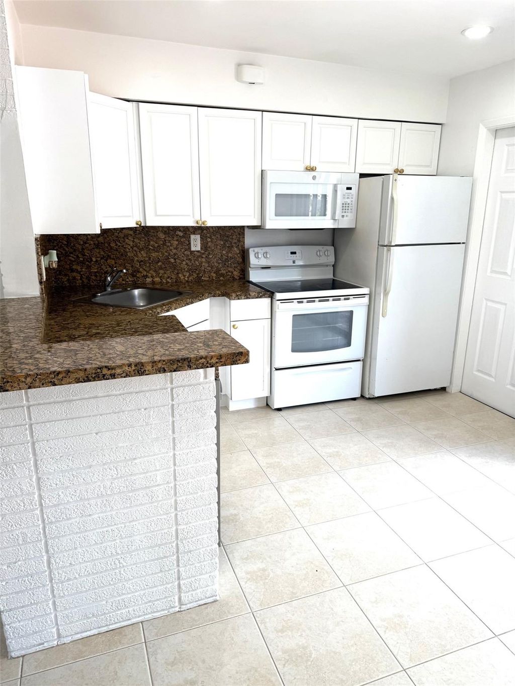 Photo of 5437 NE 22nd Ter, Fort Lauderdale, FL 33308 (MLS # F10520882)