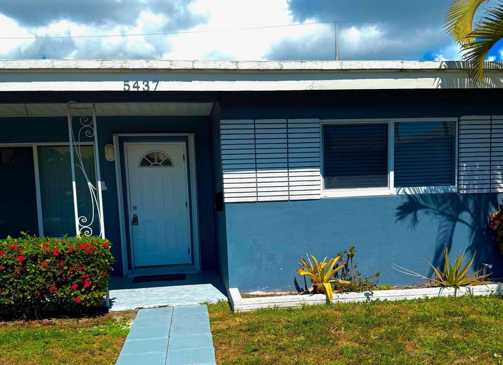 Photo of 5437 NE 22nd Ter, Fort Lauderdale, FL 33308 (MLS # F10520882)