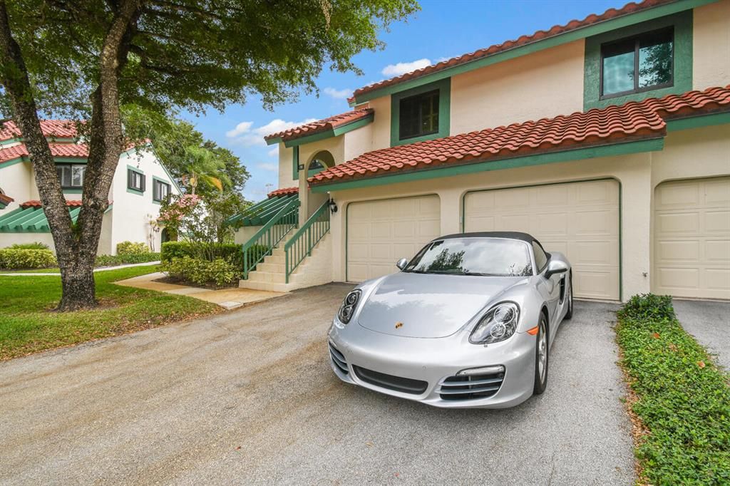 Photo of 7 Lexington Lane E #Apt E, Palm Beach Gardens, FL 33418 (MLS # R10801690)