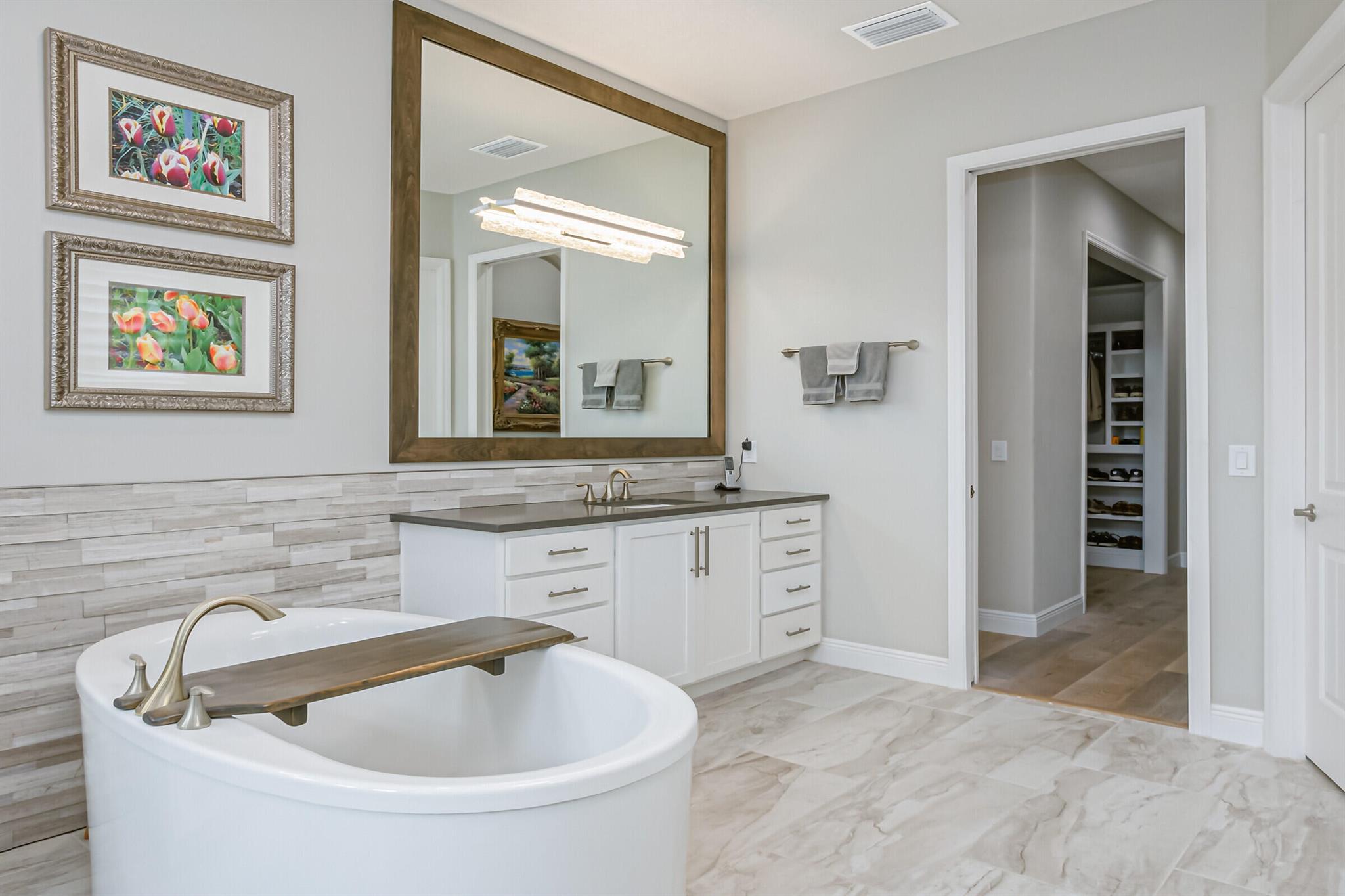 ST. ANDREWS MANOR PHASE THREE - Residential