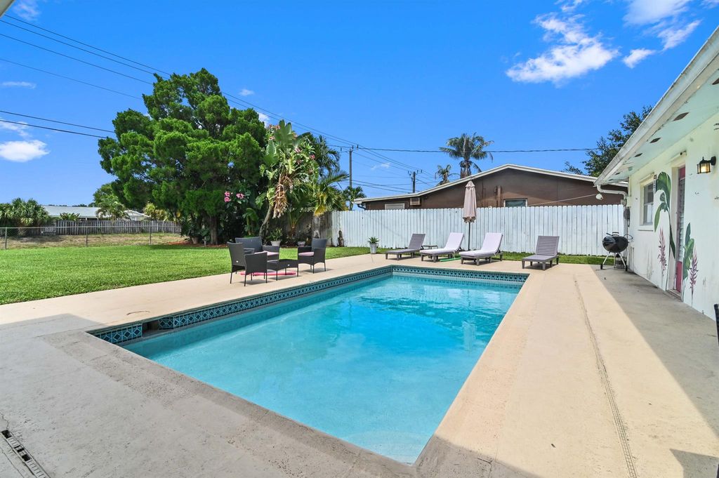 Photo of 4385 Empress Street, Palm Beach Gardens, FL 33410 (MLS # R10994214)