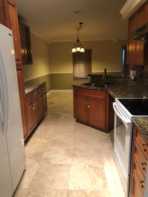 VICTORIA WOODS 4 - Residential Lease