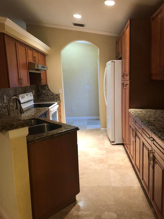 VICTORIA WOODS 4 - Residential Lease