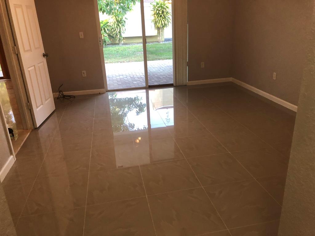 VICTORIA WOODS 4 - Residential Lease