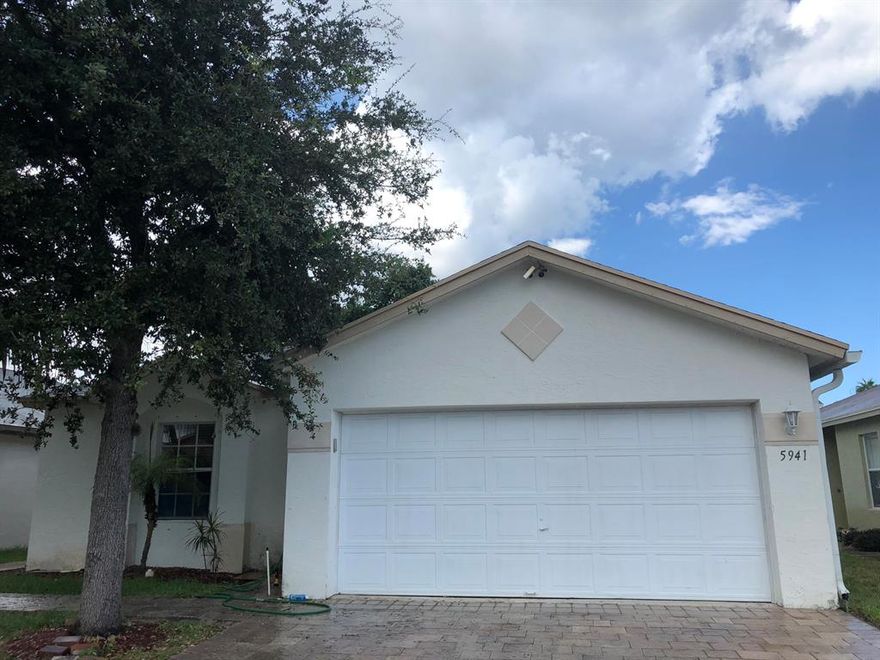 Wonderful single family home located in excellent gated neighborhood, this house have 3 bed/2bath and two car garage.