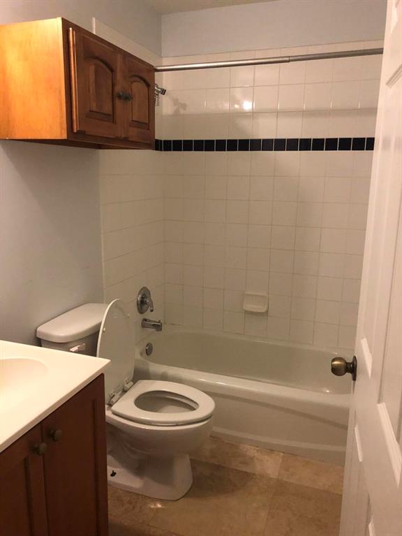 VICTORIA WOODS 4 - Residential Lease