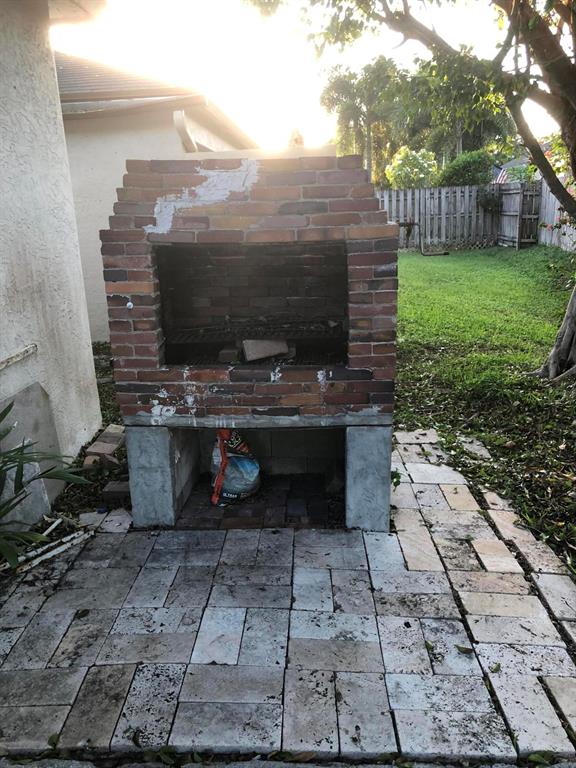 VICTORIA WOODS 4 - Residential Lease