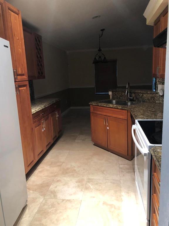 VICTORIA WOODS 4 - Residential Lease