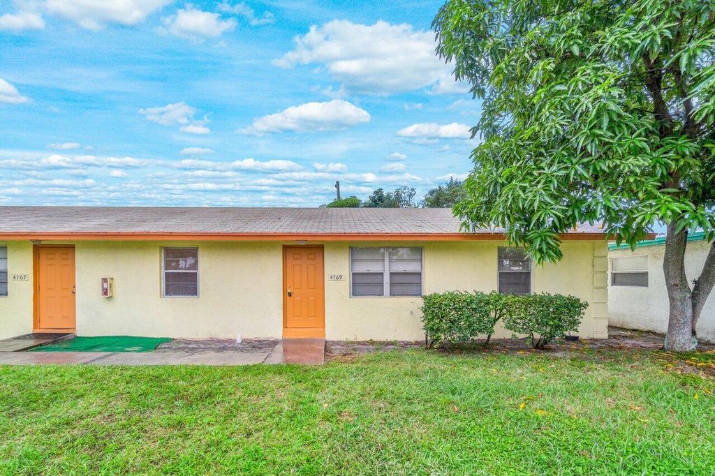 Photo of 4769 Gulfstream Road, Lake Worth, FL 33460 (MLS # R11073709)