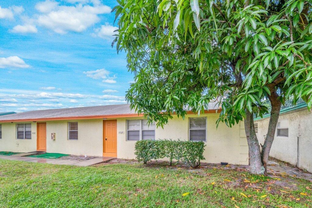 Photo of 4769 Gulfstream Road, Lake Worth, FL 33460 (MLS # R11073709)
