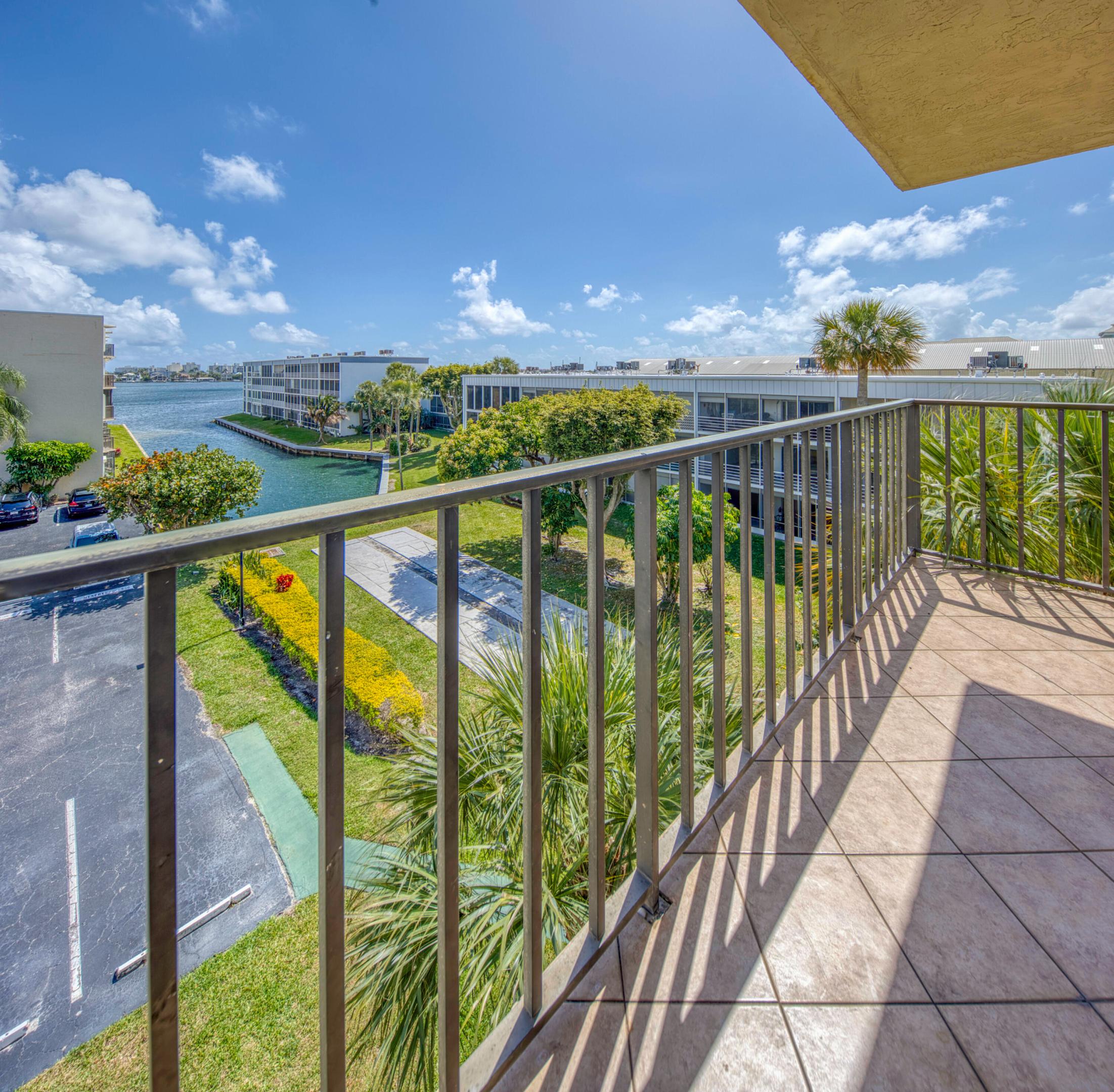 HIDDEN HARBOUR OF THE PALM BEACHES COND DECL FILED - Residential