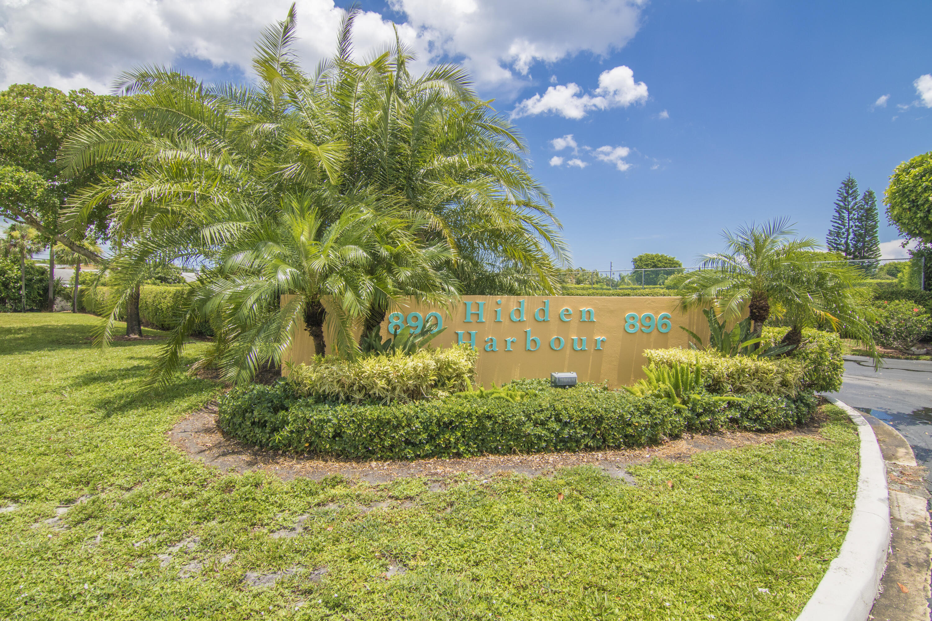 HIDDEN HARBOUR OF THE PALM BEACHES COND DECL FILED - Residential