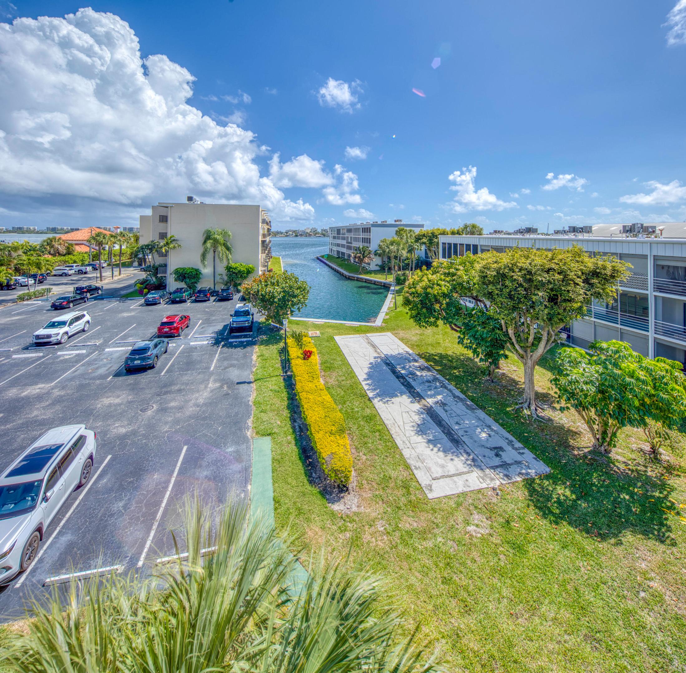 HIDDEN HARBOUR OF THE PALM BEACHES COND DECL FILED - Residential