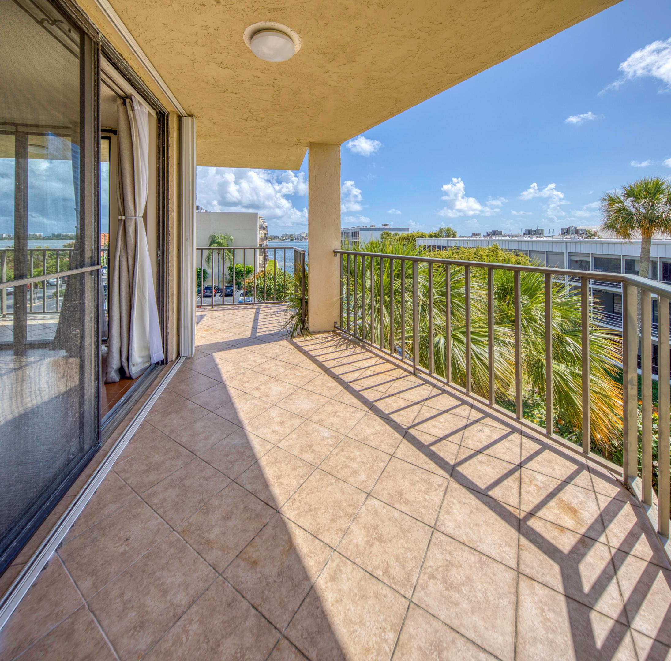 HIDDEN HARBOUR OF THE PALM BEACHES COND DECL FILED - Residential