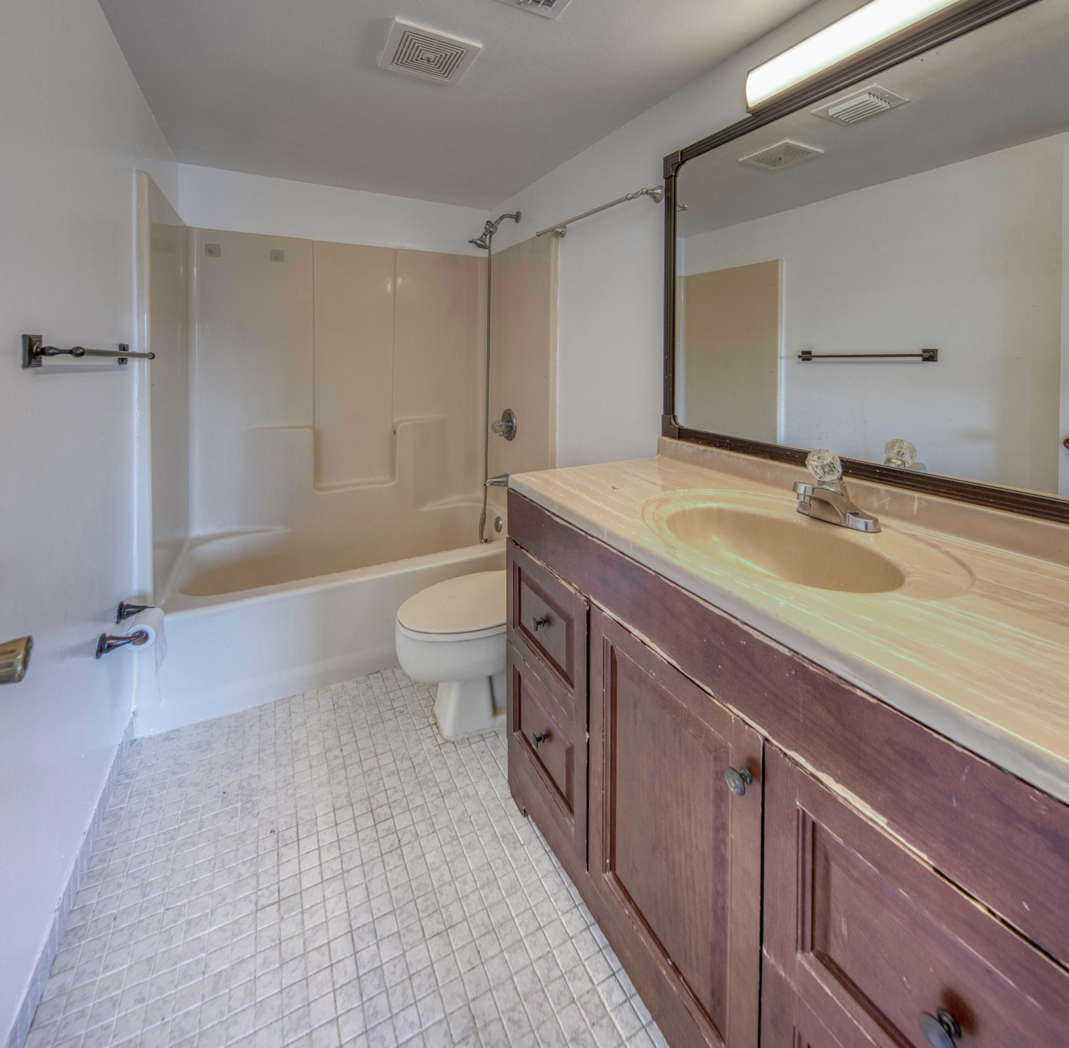 HIDDEN HARBOUR OF THE PALM BEACHES COND DECL FILED - Residential