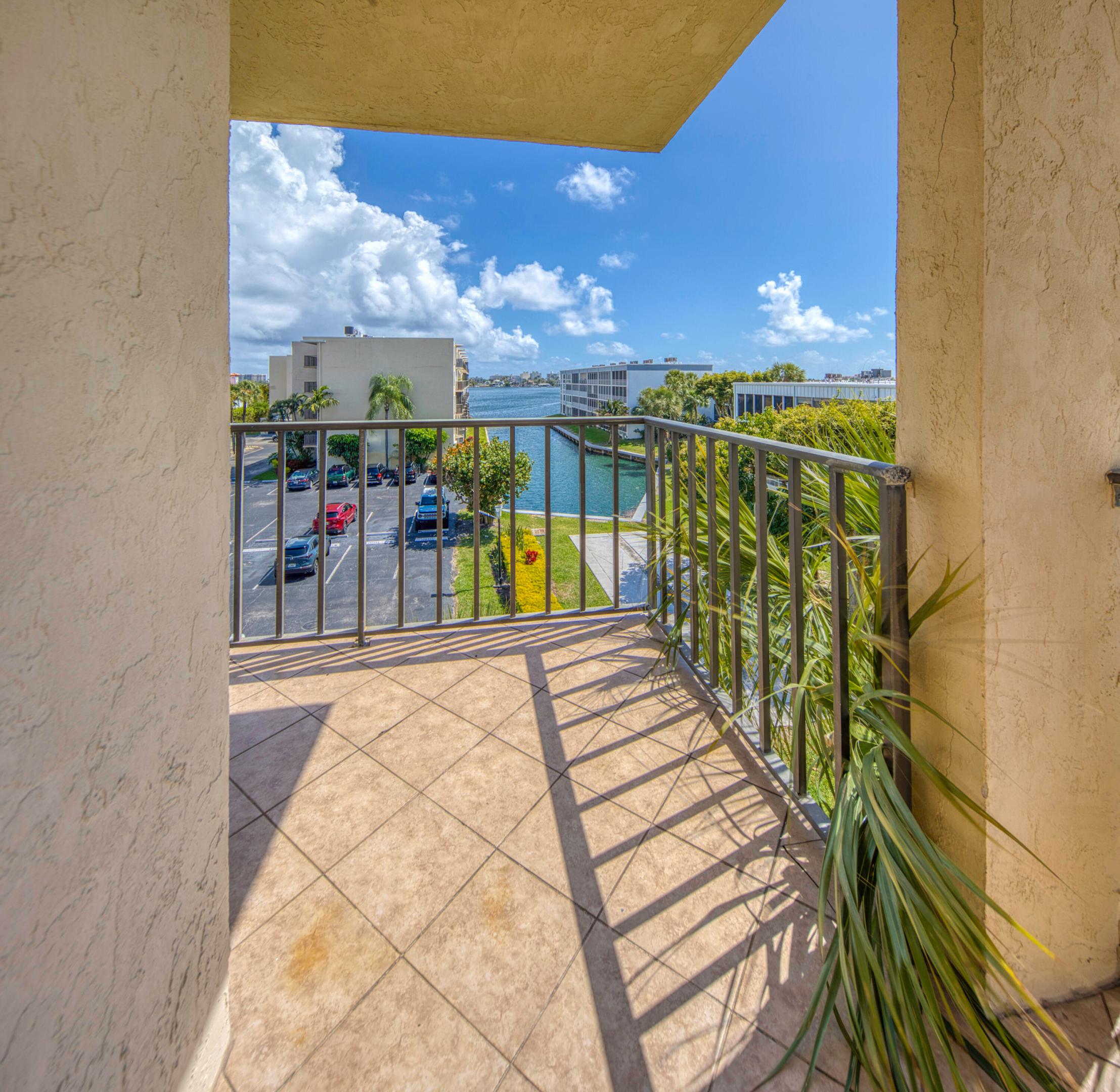 HIDDEN HARBOUR OF THE PALM BEACHES COND DECL FILED - Residential