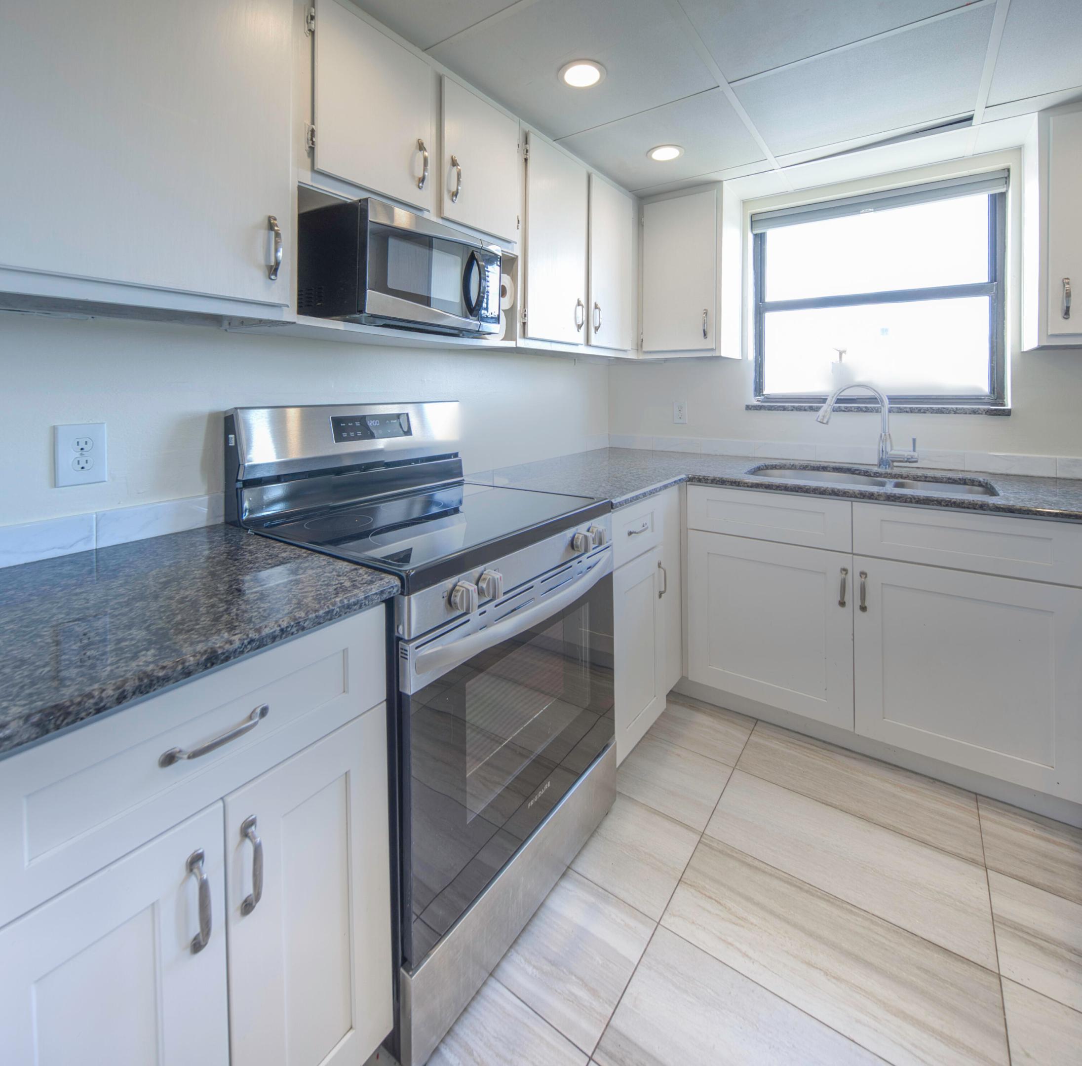 HIDDEN HARBOUR OF THE PALM BEACHES COND DECL FILED - Residential