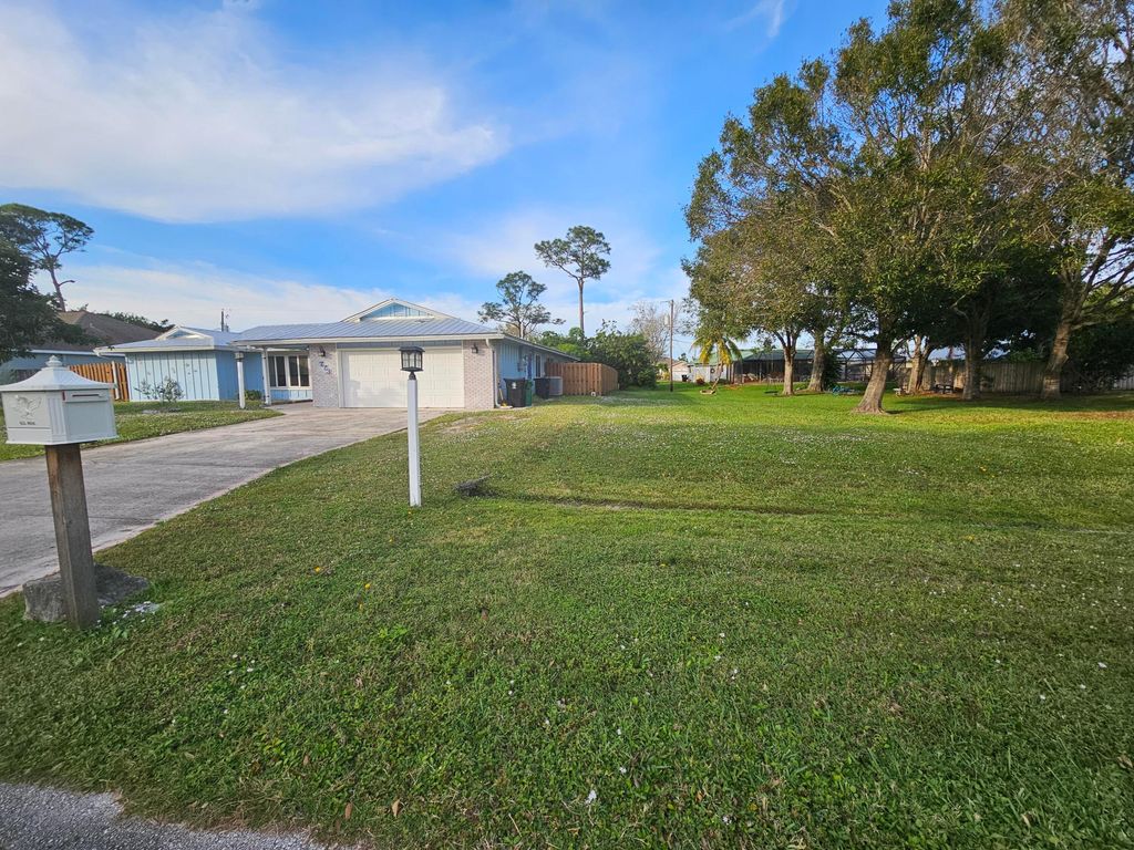 Photo of 773 SE Hollahan Avenue, Port Saint Lucie, FL 34983 (MLS # R10945147)
