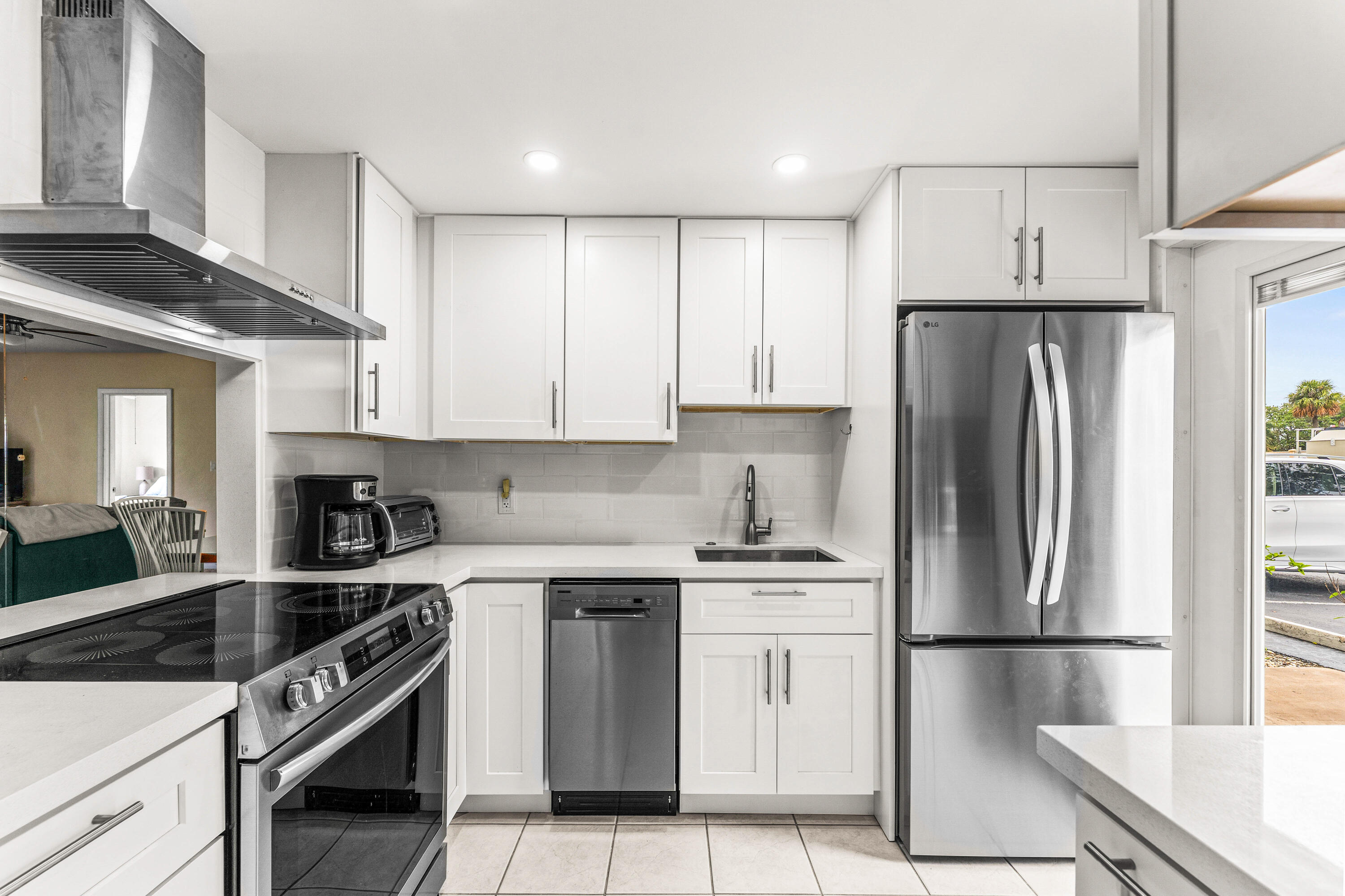 LIGHTHOUSE POINT GARDENS NORTH - Residential