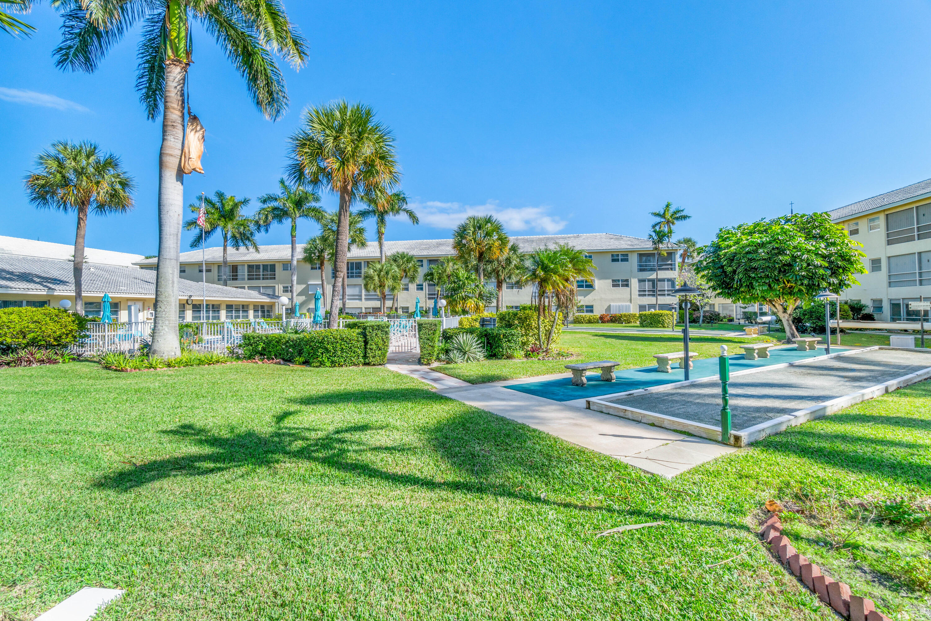 LIGHTHOUSE POINT GARDENS NORTH - Residential