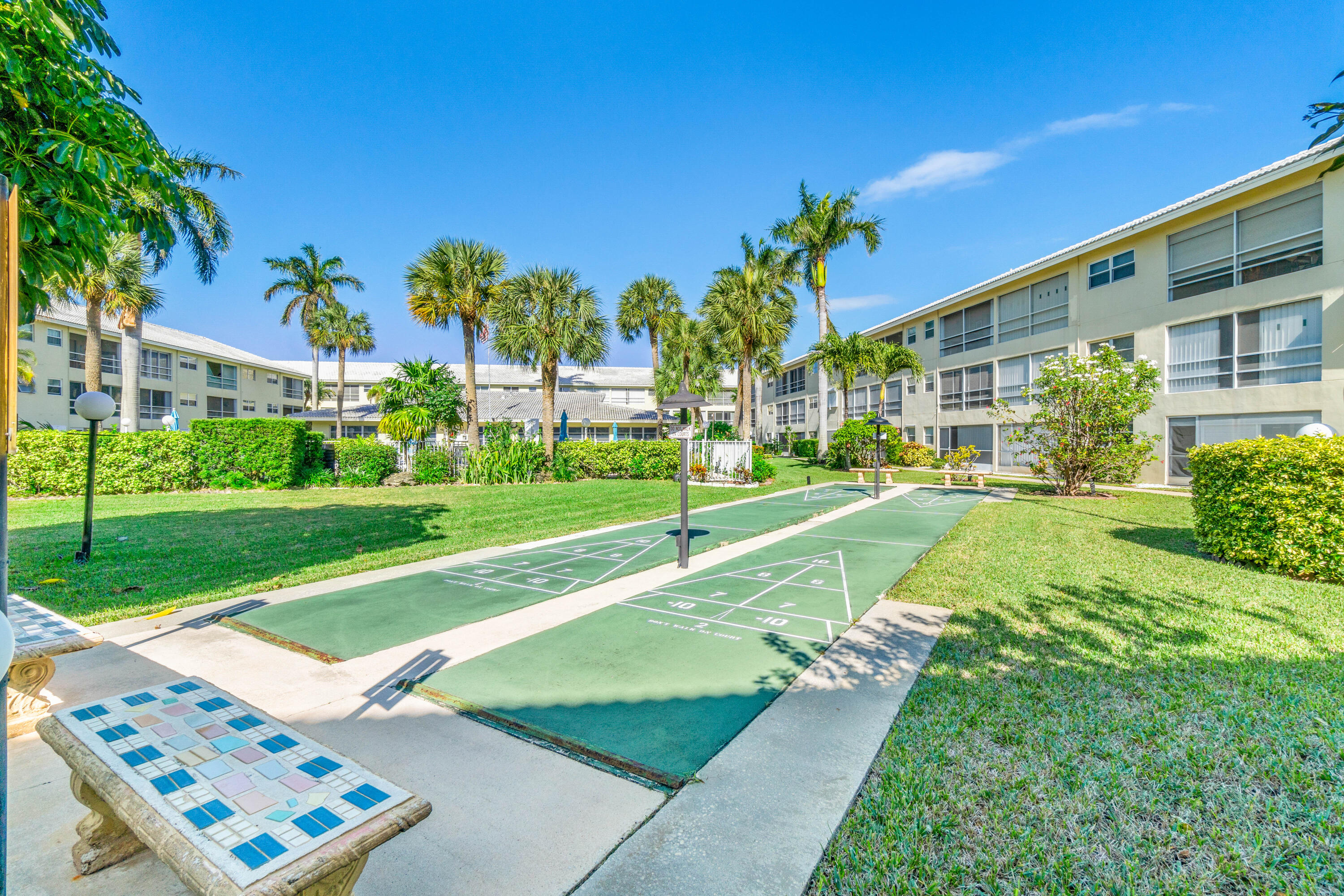 LIGHTHOUSE POINT GARDENS NORTH - Residential