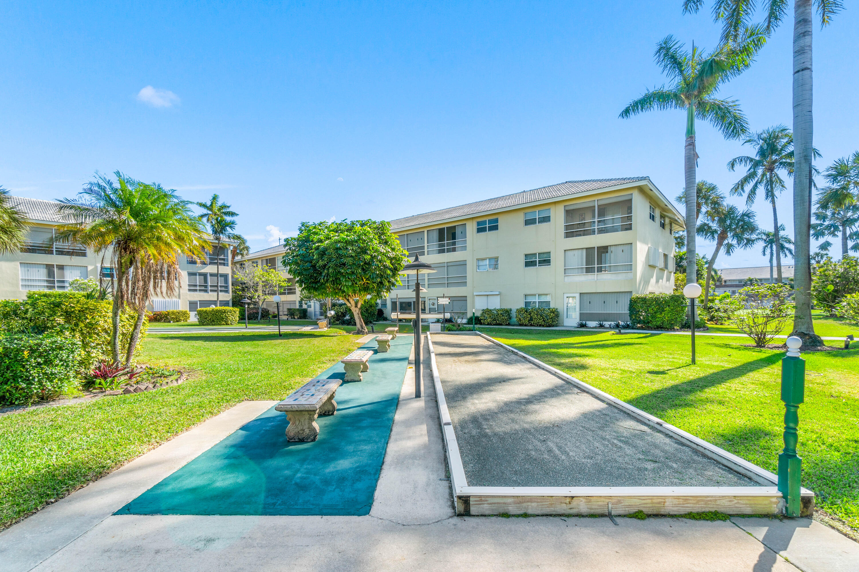 LIGHTHOUSE POINT GARDENS NORTH - Residential