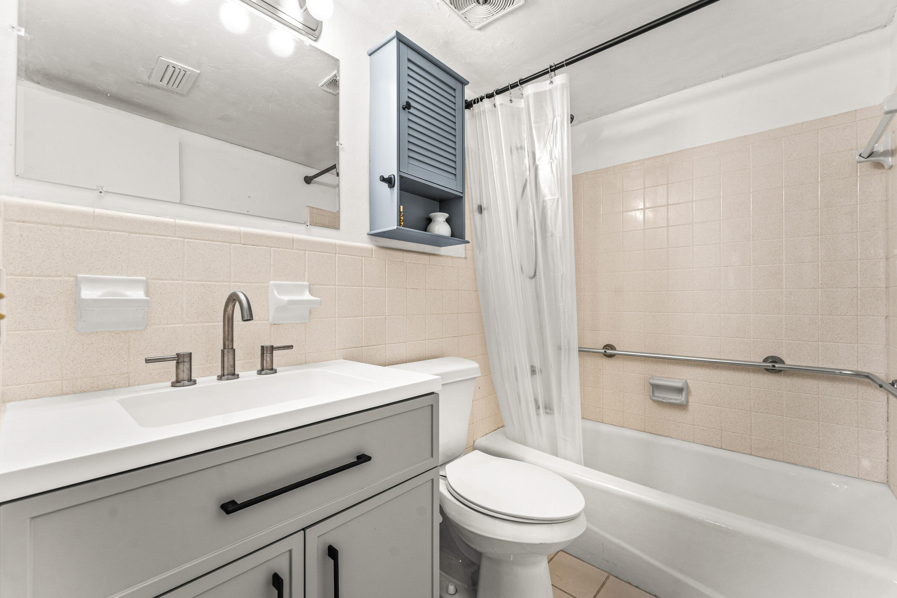 LIGHTHOUSE POINT GARDENS NORTH - Residential