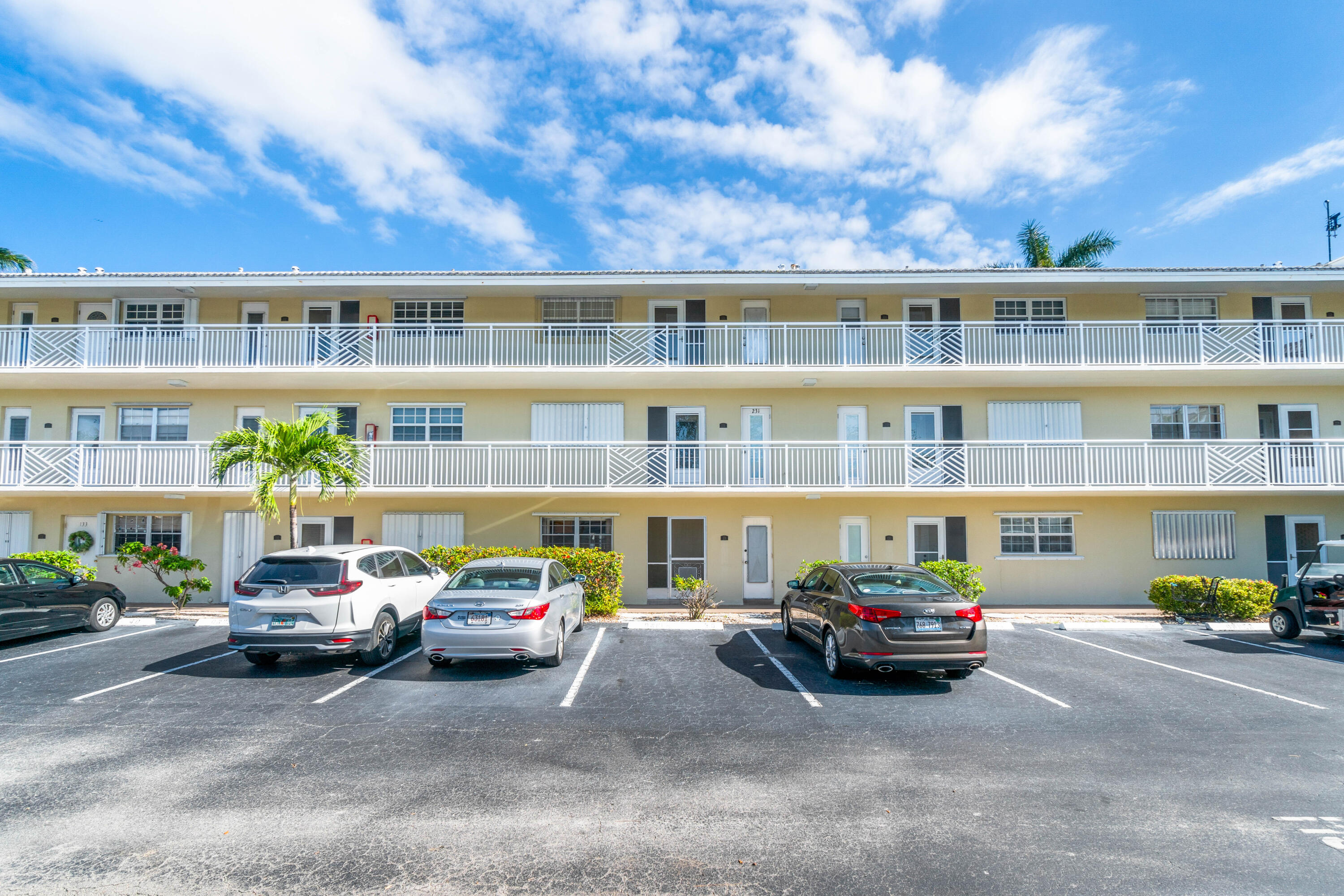 LIGHTHOUSE POINT GARDENS NORTH - Residential