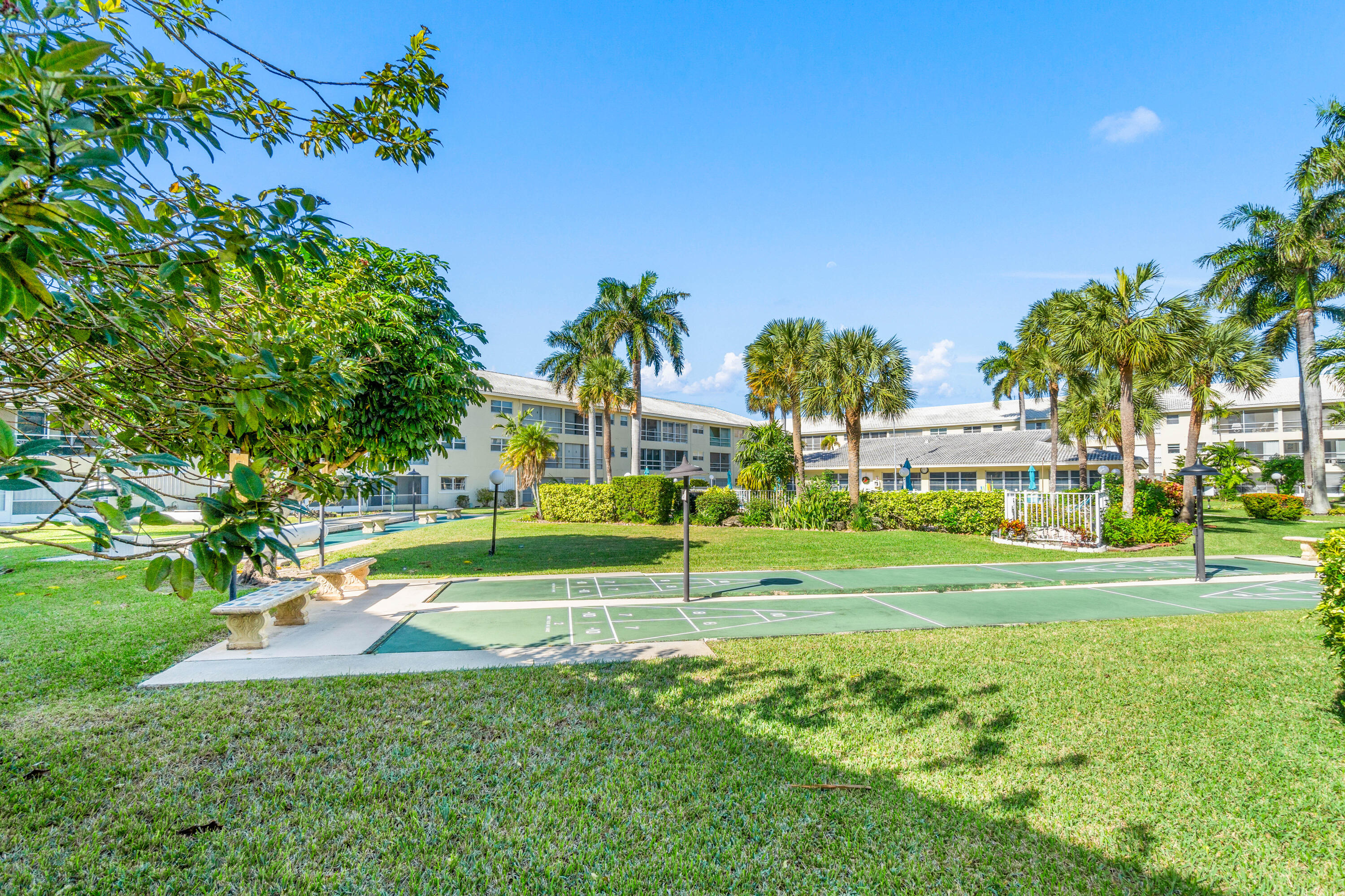 LIGHTHOUSE POINT GARDENS NORTH - Residential