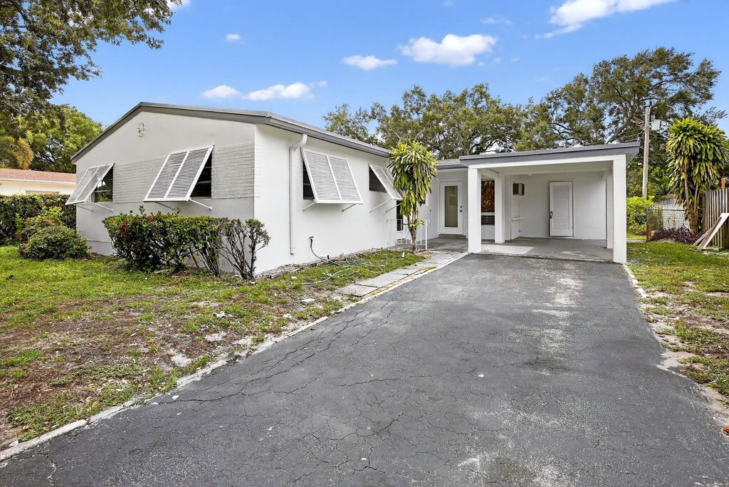 Photo of 6620 Charleston St, Hollywood, FL 33024 (MLS # F10515957)