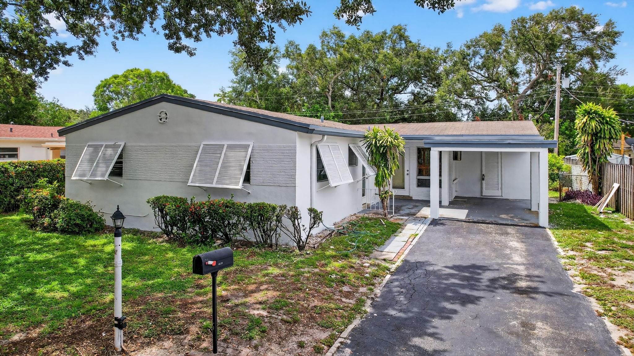Great Location. Great Price. You have an open palate to make this as you wish. 4 bedrooms and a large lot in the back to add a pool. Newer Roof. A/C 2023. Near Hard Rock, the Turnpike, I-95 and plenty of shopping.