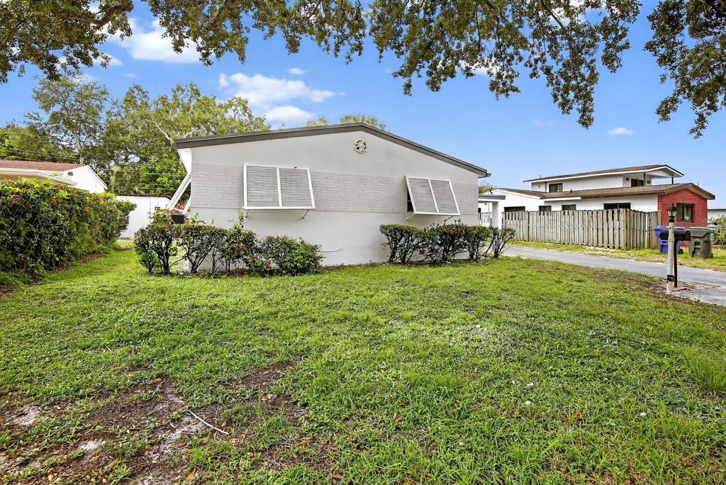 Photo of 6620 Charleston St, Hollywood, FL 33024 (MLS # F10515957)