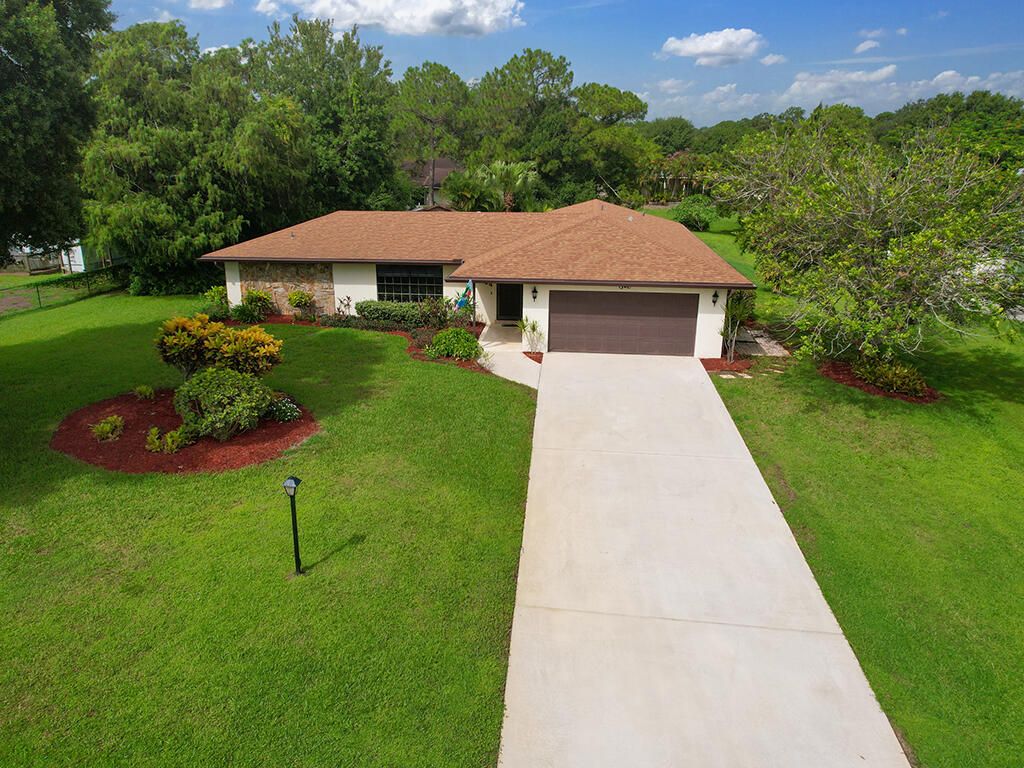 Photo of 7044 SW Victoria Court, Stuart, FL 34997 (MLS # R11002955)